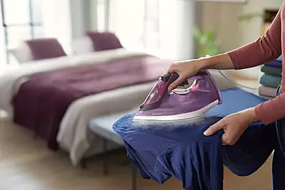 Philips DST3041 2600W Steam Iron – Ceramic Soleplate, 300ml Water Tank