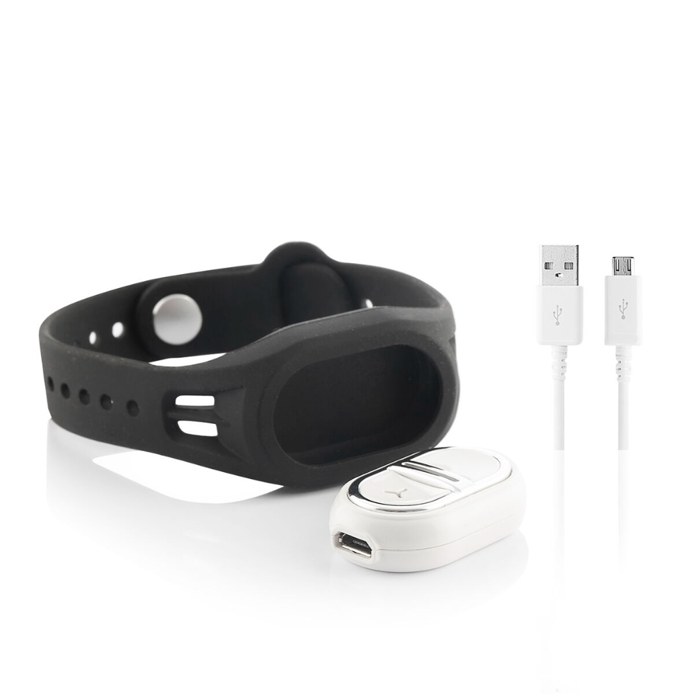 InnovaGoods Rechargeable Mosquito-Repellent Bracelet Using Ultrasound Banic, V0103217, relaxing in your backyard without the worry of mosquitoes. InnovaGoods Rechargeable Mosquito-Repellent Bracelet Using Ultrasound Banic, V0103217, relaxing in your backyard without the worry of mosquitoes.