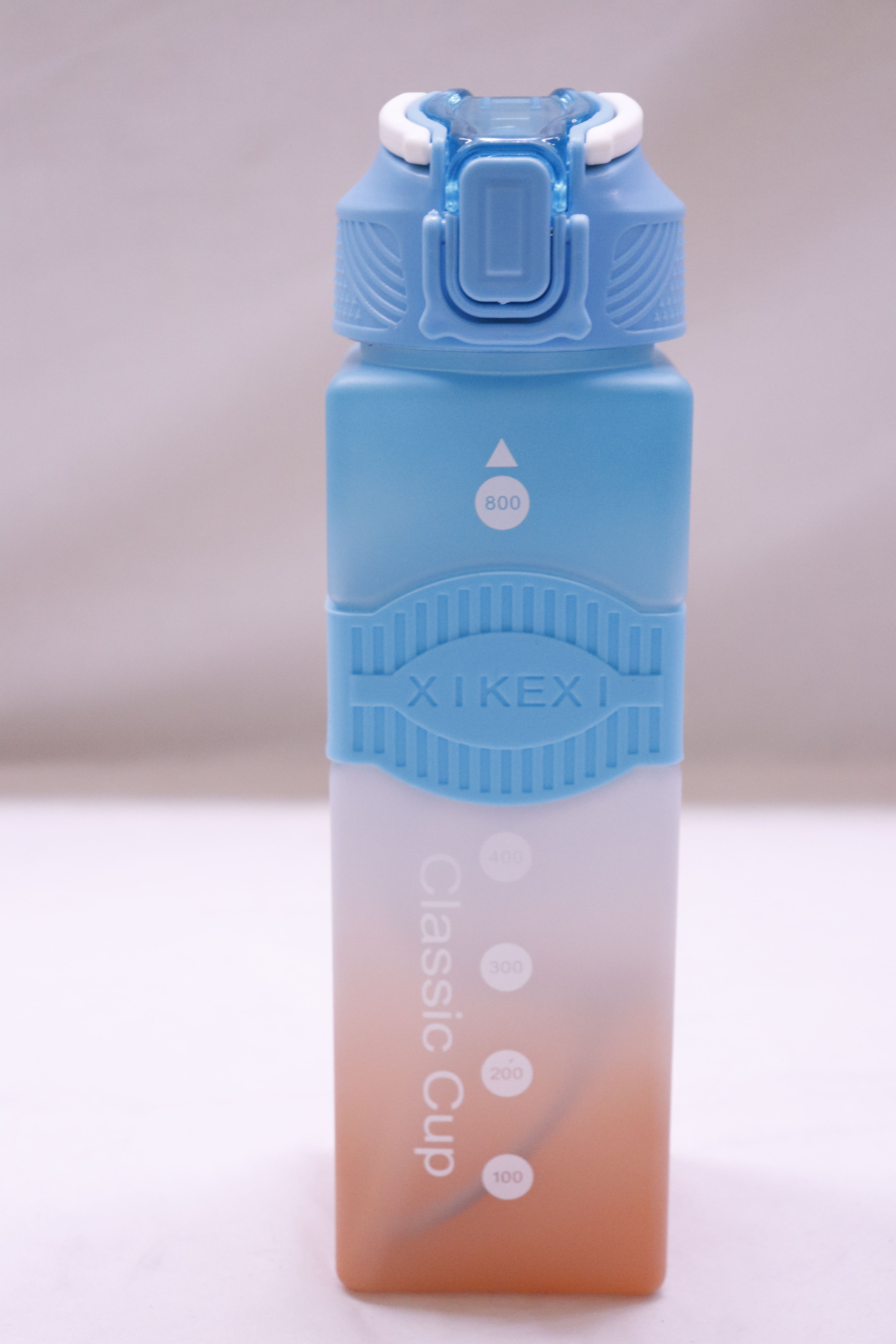 Classic Durable Reusable Water Bottle AL0256 – 750ml Leak-Proof Sports Bottle with BPA-Free Plastic, Ergonomic Design, and Secure Flip-Top Lid