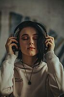 AIR MAX RGB LED LIGHT STEREO HEADPHONES Pink AIR MAX RGB LED LIGHT STEREO HEADPHONES Pink