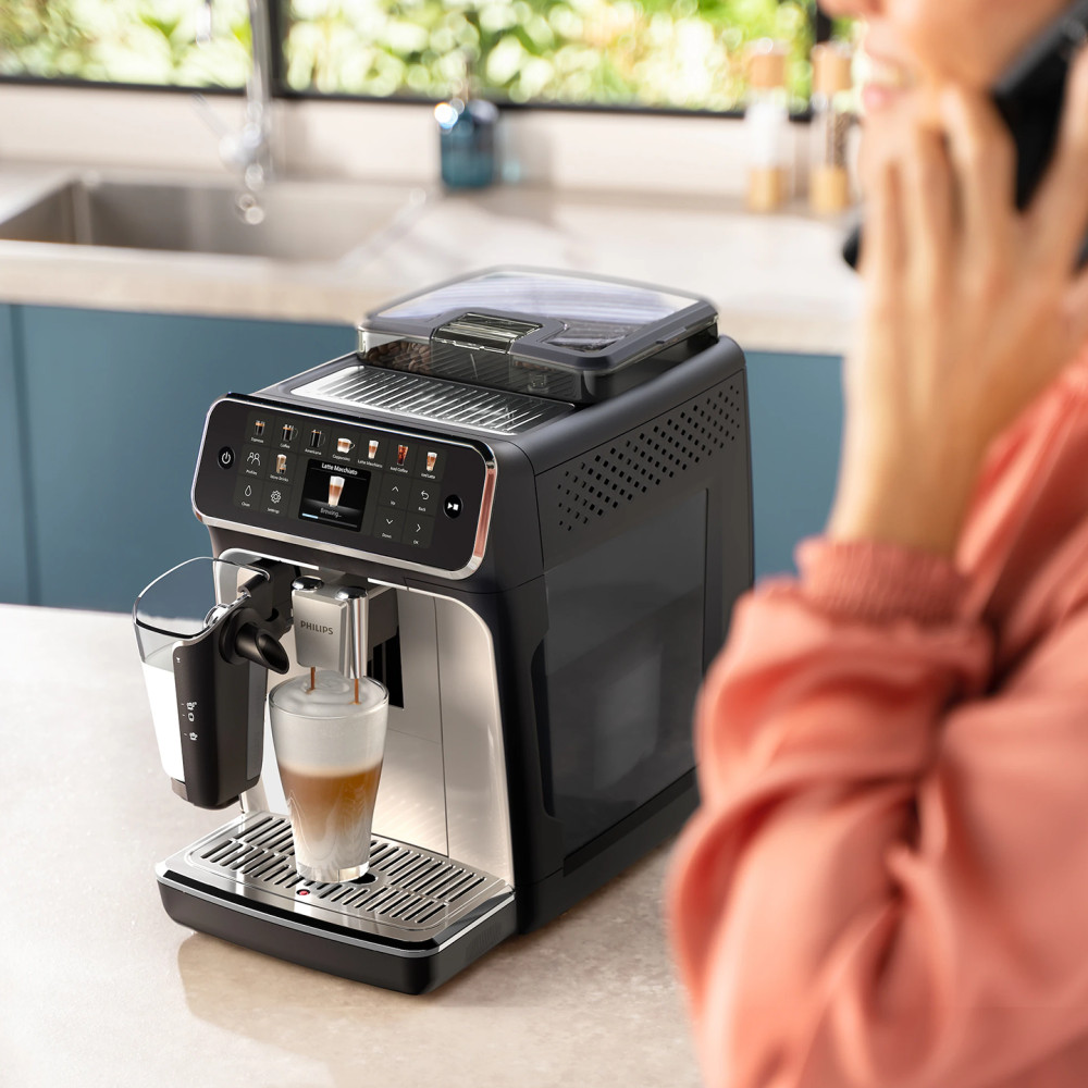 Philips EP5547/90 Fully Automatic LatteGo Espresso Machine – 5500 Series, SilentBrew Technology, Quick Start, Freshly Ground Beans for Aromatic Coffee