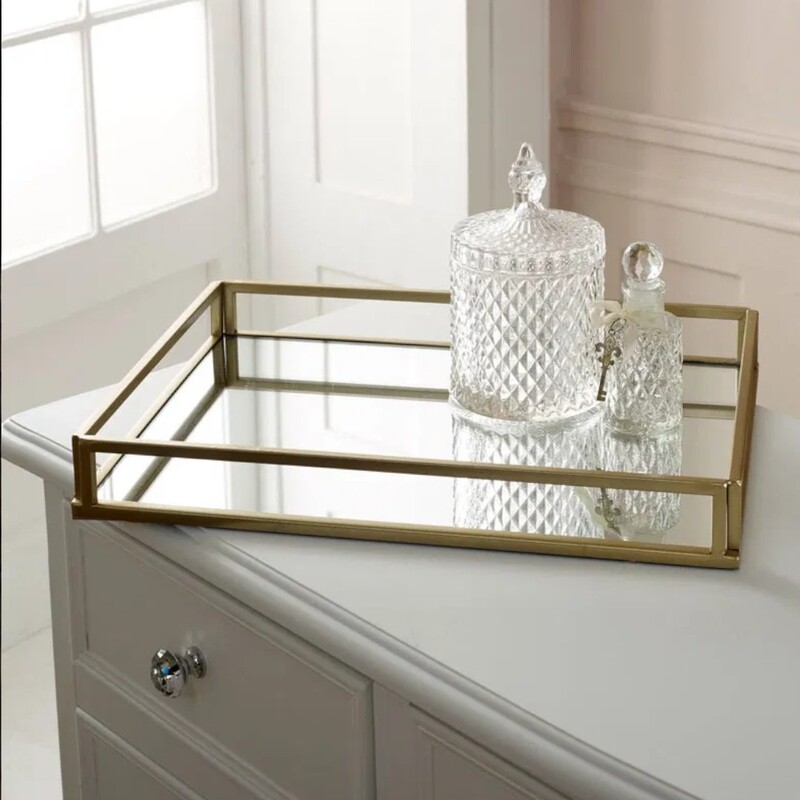 Luxurious Golden Square Mirror Tray – Elegant and Stylish Decorative Tray with Gold Finish, Perfect for Displaying Perfumes, Jewelry, Candles, or as a Chic Centerpiece Luxurious Golden Square Mirror Tray – Elegant and Stylish Decorative Tray with Gold Finish, Perfect for Displaying Perfumes, Jewelry, Candles, or as a Chic Centerpiece