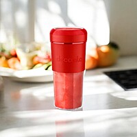 Decakila Portable Blender for Shakes and Smoothies Non-Slip Handshake Design 7,4V (KMJB012R) - RED Decakila Portable Blender for Shakes and Smoothies Non-Slip Handshake Design 7,4V (KMJB012R) - RED